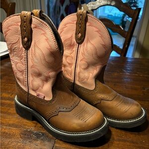 EUC women’s/big girl’s Justin Gypsy leather cowgirl boots, size 5B